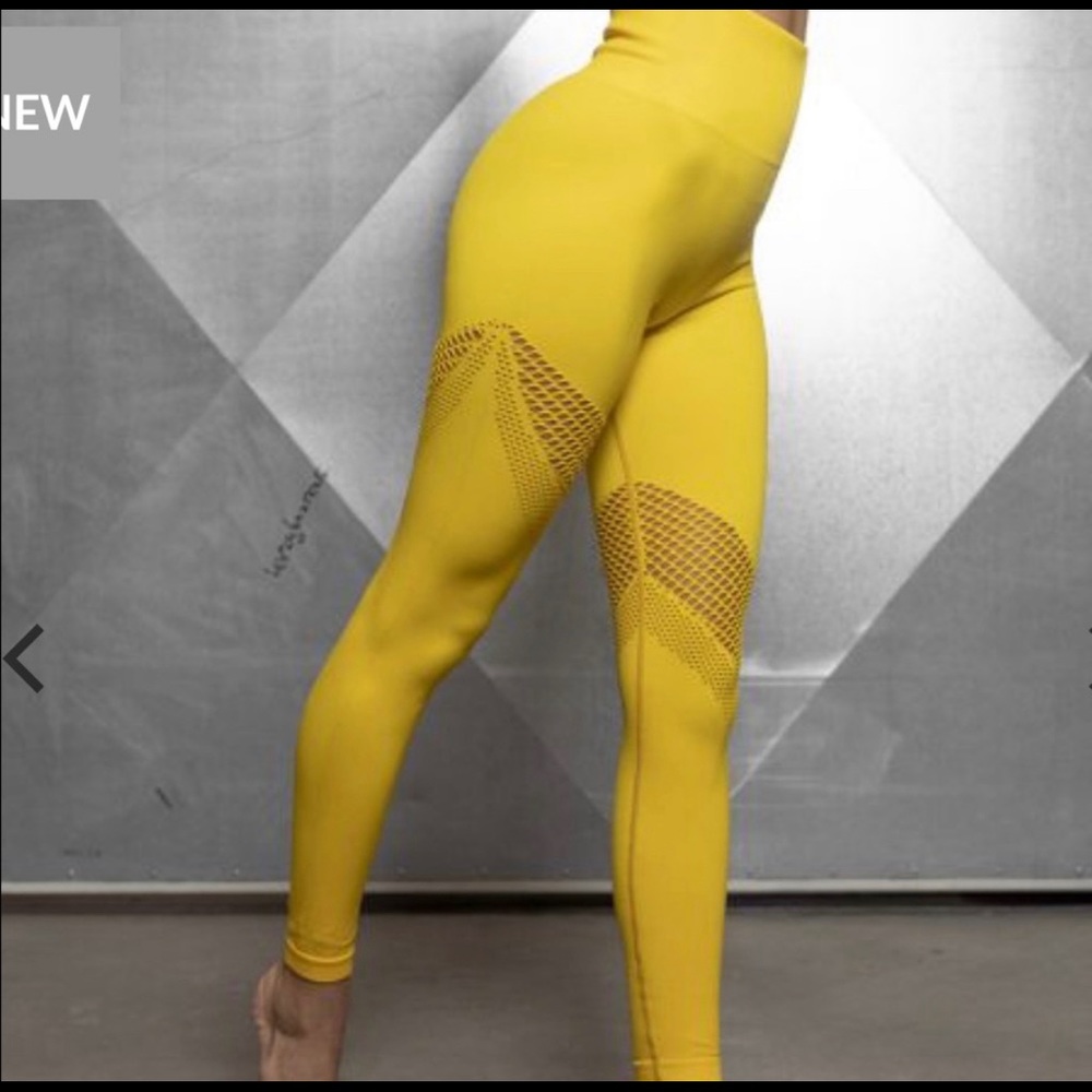 BODY ENGINEERS LEGGINGS SIZE SMALL